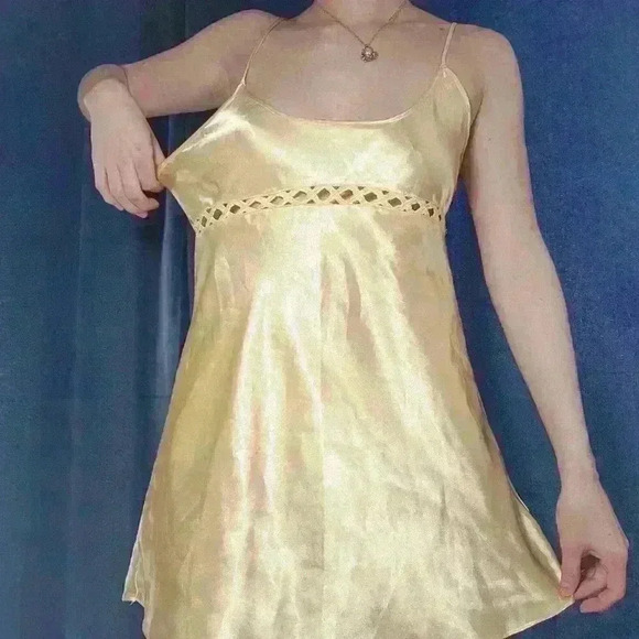 Vintage 90s classic  butter yellow silky mini slip dress - Picture 4 of 13